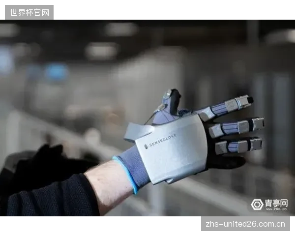 皇家马德里教练组已佩戴HoloLens2,直接进入光场渲染出的对手防线进行战术推演 皇家马德里教练组已佩戴HoloLens2,直接进入光场渲染出的对手防线进行战术推演